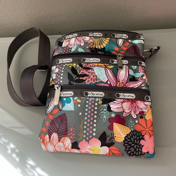LeSportsac crossbody. Gently used condition. - Picture 1 of 3